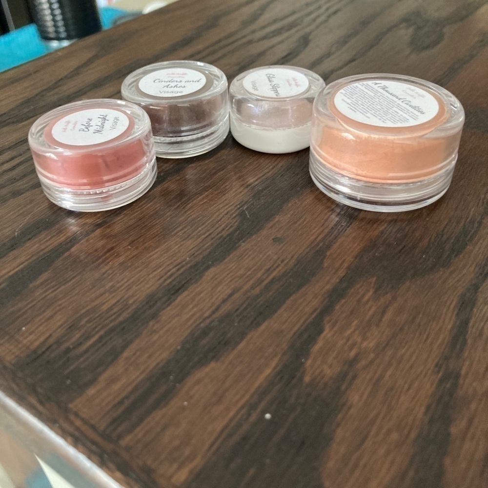 Loose powder makeup collection